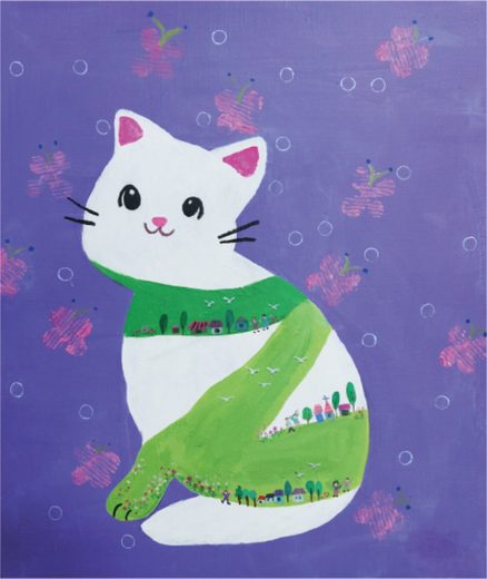 보라색 배경 앞에 앉은 흰 고양이의 몸에 초록 언덕과 작은 마을이 그려져 있는 그림